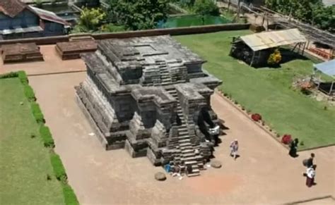 Candi Sanggrahan Peninggalan Majapahit Potensi Wisata Sejarah Di