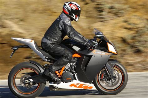 Motorcycle Review's: KTM RC8 R Superbike