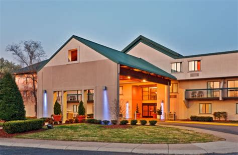 Holiday Inn Express Nashville Airport Hotel (Nashville, TN) - Resort Reviews - ResortsandLodges.com