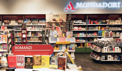 Mondadori Nella Galleria Umberto Di Napoli Sar La Libreria Pi Grande