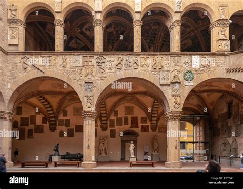 Bargello Museum Florenz Fotos Und Bildmaterial In Hoher Auflösung Alamy