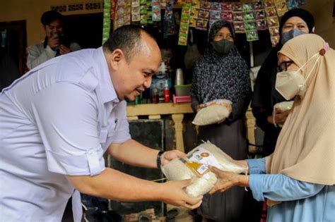 Selama Ramadhan Atang Berbagi Ribuan Paket Berbuka Berikut Ratusan Sembako