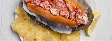 Traditional Maine Lobster Roll Maine Lobster Recipe