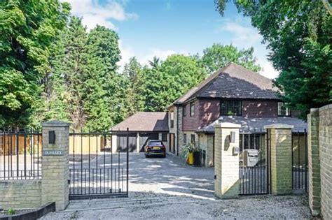 Claygate Esher Surrey Kt10 5 Bedroom Detached House For Sale