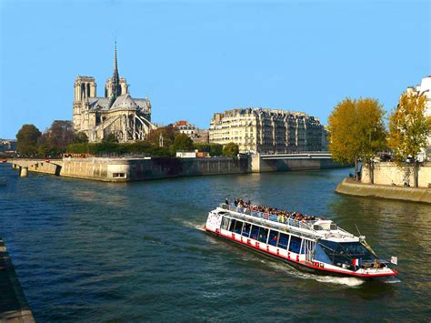 Live Commented cruise on the Seine in Paris - 11 euros in English