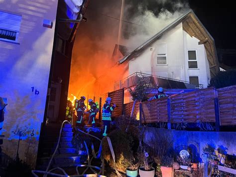 Fw Og Vollbrand Eines Holzschuppens Greift Auf Wohnhaus Ber