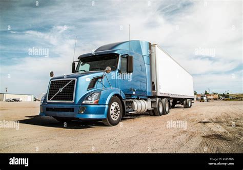 Truck Dry Van Stock Photo - Alamy