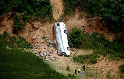 G1 Ônibus sai na curva despenca em penhasco e deixa 35 mortos na