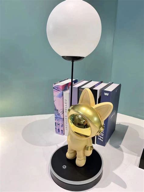 Astronaut and Planet Lamp – Vakkerlight