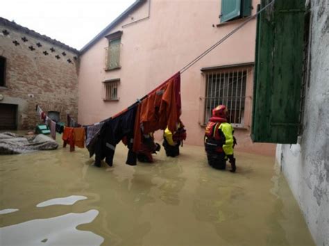 Raste Broj Rtava Poplava Vanredno U Italiji