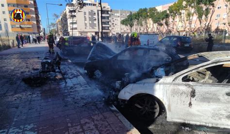 Un Incendio Calcina Tres Coches Estacionados En La Calle En Albal