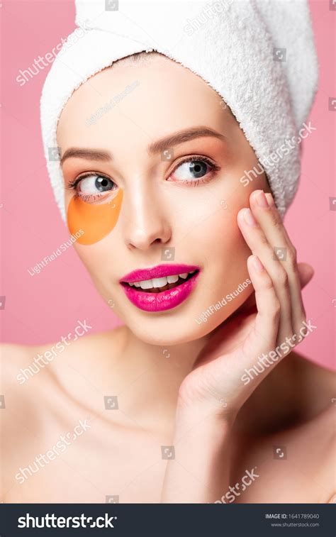 Happy Naked Girl Eye Patch Looking Foto De Stock Editar Ahora 1641789040 Shutterstock