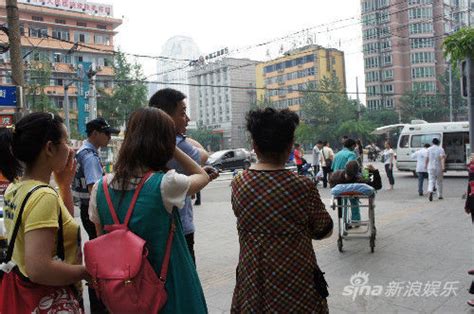 《激情唱响》现感人一幕 90后小选手街头救人 影音娱乐 新浪网