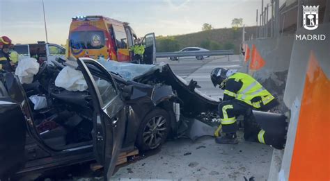 Muere un conductor de un VTC de 33 años al chocar contra el peaje de la