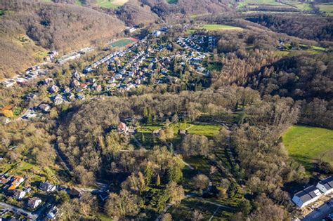 Velbert Aus Der Vogelperspektive Trauerhalle Und Grabreihen Auf Dem