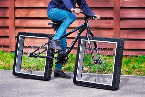 V Deo La Bicicleta Con Ruedas Cuadradas Totalmente Funcional