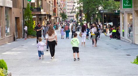 Allargar La Zona De Vianants De Vivand I Posar Prat De La Creu A 30km H