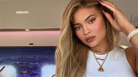 Kylie Jenner Showed Off Her Real Skin Texture Unfiltered Glamour Uk