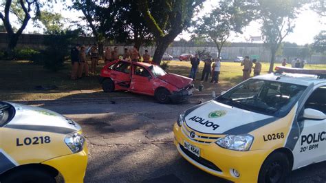 Bandidos Em Fuga Ap S Assalto Capotam Carro E Acabam Presos No Cajuru