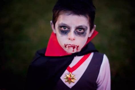 Diy Vampire Makeup Ideas For Children Halloween Costumes Vampire