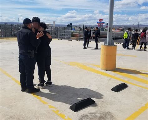 Policías Evitan Suicidio En El Estacionamiento De Plaza Comercial En