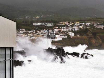 Aviso vermelho alargado às cinco ilhas do grupo central dos Açores