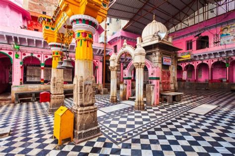 A Guide To Dwarkadheesh Temple Mathura History Timings How To Reach