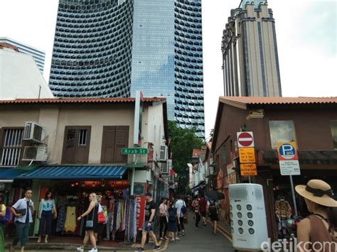 Suasana Ngabuburit Di Masjid Tertua Di Singapura