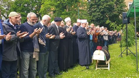 Reisul Ulema Kavazović Predvodio Dženaza Namaz Književniku Dževadu