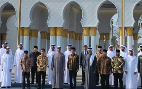 Resmikan Masjid Raya Sheikh Zayed Di Solo Jokowi Dan Presiden Uea