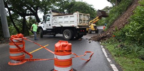 Carreteras Afectadas Por Derrumbes En Diversos Municipios