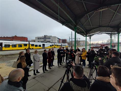 Jelcz Laskowice Pociągiem z Jelcza na Dworzec Świebodzki Jelcz