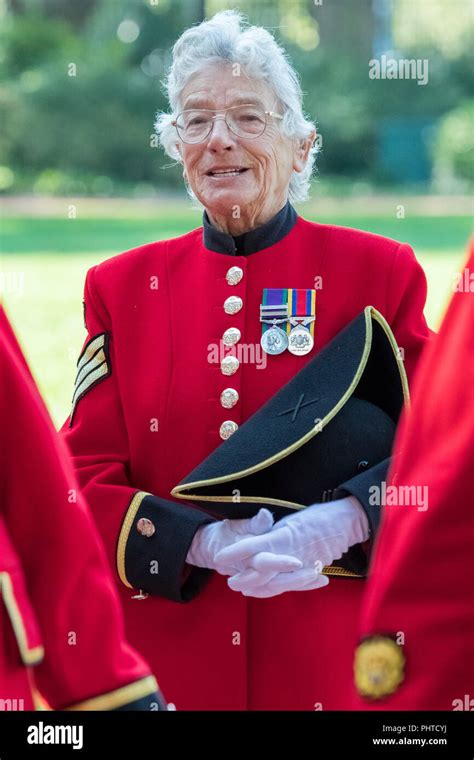 Chelsea Pensioner Marjorie Cole Hi Res Stock Photography And Images Alamy