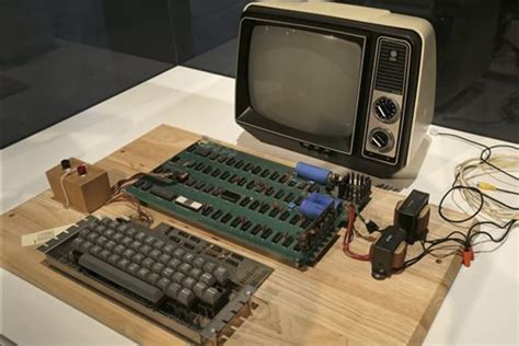 1976 Apple Computer Auctioned For 387 750 Nbc News