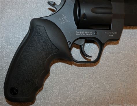 Taurus Raging Hunter 44 Rem Mag 8 37 Barrel Revolver VERY NICE