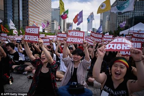 South Korean Women Protest Spycam Porn In Mass Rally Daily Mail Online