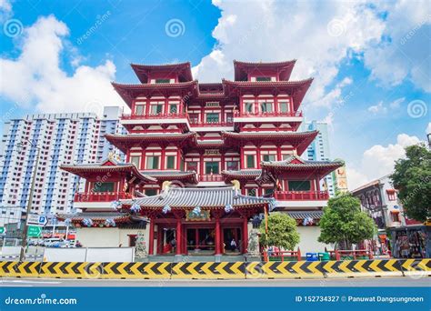 Buddha Tooth Relic Temple And Museum In Chinatown Of Singapore