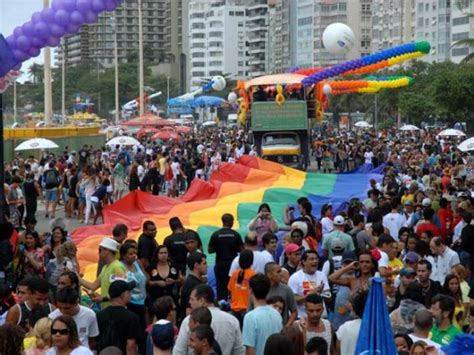 Parada Do Orgulho Gay Em Copacabana De Olho Nelas