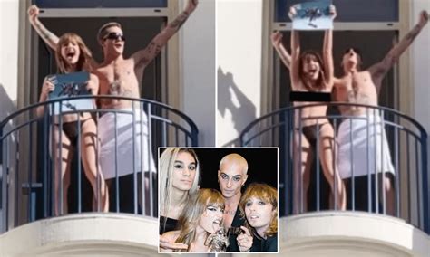 Victoria Sfoggia Il Topless In Terrazza Tutti Pazzi Per I Maneskin