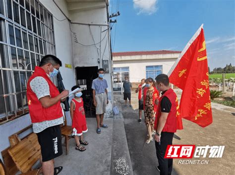 南县浪拔湖镇：志愿者集结，用行动践行防疫担当接种