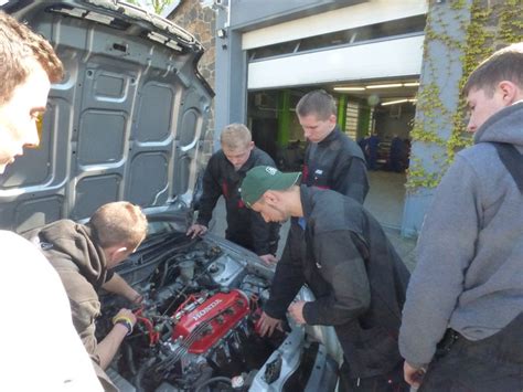 TECHNIK POJAZDÓW SAMOCHODOWYCH MECHANIK POJAZDÓW SAMOCHODOWYCH Zespół