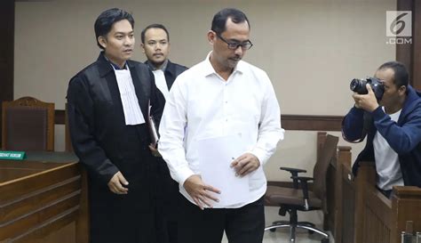 FOTO Tersangka Penyuap Romahurmuziy Jalani Sidang Dakwaan Foto