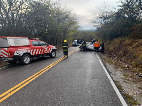 Impactante Vuelco De Una Camioneta En Falda Del Carmen Un Herido