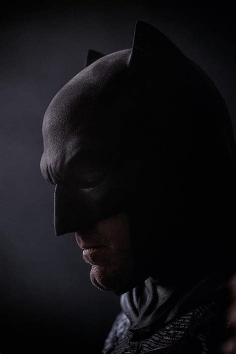 Ben Affleck's Batman mask and cowl revealed at SDCC