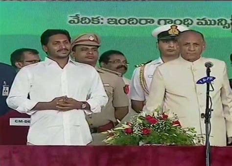 Jagan Mohan Reddy Takes Oath As Andhra Pradesh Cm India News India Tv