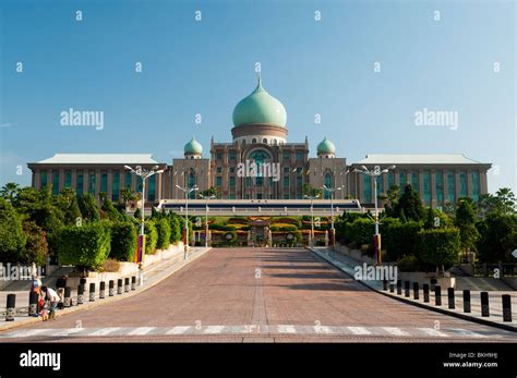 Perdana Putra Built In Mogul Style Is The Malaysian Prime Ministers