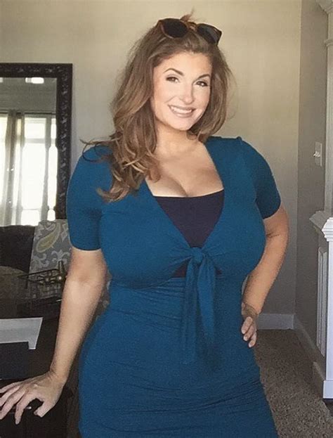 Stacked Milf R 2busty2hide