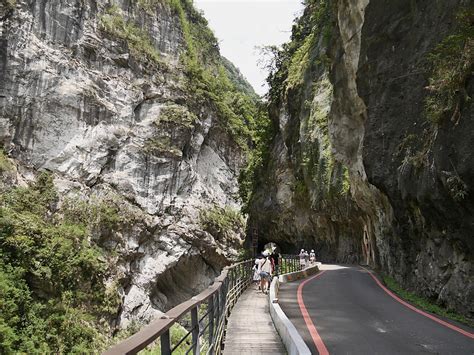 花蓮│太魯閣燕子口步道，立霧溪水的贈禮，中橫公路上的壺穴景觀步道 輕旅行