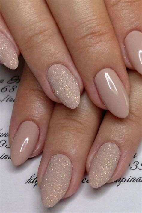 Nude manicure wyjątkowych inspiracji na beżowe paznokcie