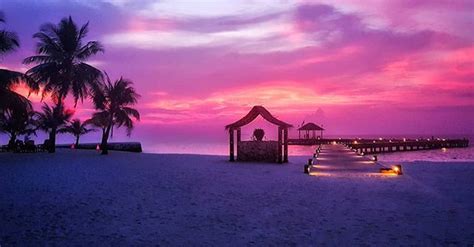 Reposting Annagallizio • Pink Atmosphere💜 • • • • Maldives